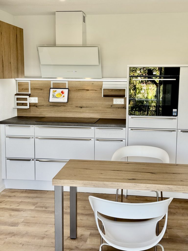 Hochwertige Nolte Küche - Maisonettewohnung am Killesberg mit Balkon und mit heller Galerie in Halbhöhenlage Maisonette apartment at Killesberg with balcony and bright gallery in a hillside location