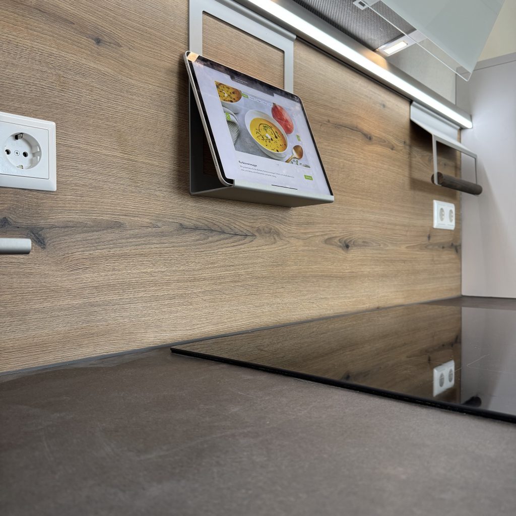 Hochwertige Nolte Küche, Maisonettewohnung am Killesberg mit Balkon und mit heller Galerie in Halbhöhenlage Maisonette apartment at Killesberg with balcony and bright gallery in a hillside location