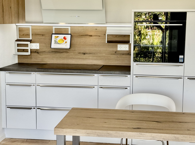 Hochwertige Nolte Küche - Maisonettewohnung am Killesberg mit Balkon und mit heller Galerie in Halbhöhenlage Maisonette apartment at Killesberg with balcony and bright gallery in a hillside location