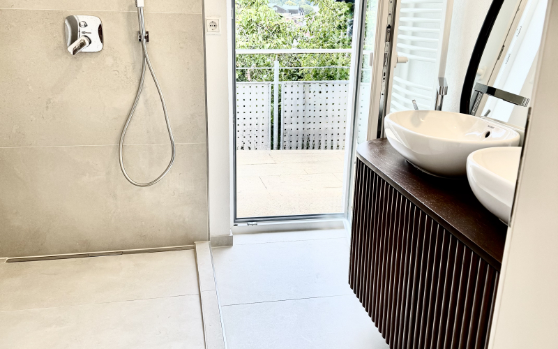 Maisonettewohnung am Killesberg mit Balkon und mit heller Galerie in Halbhöhenlage Maisonette apartment at Killesberg with balcony and bright gallery in a hillside location